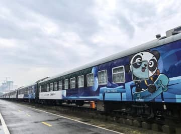 中国-ラオス観光列車「パンダ特別列車」の運行が始まった。