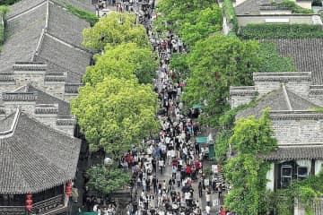 中国の今年のメーデー連休は出入国が増加し、県域旅行が人気となった。