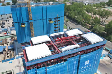 中国建築第八工程局が独自に研究開発した住宅施工ロボットシステム「天蝉」がこのほど、山東省青島市で使用が始まった。