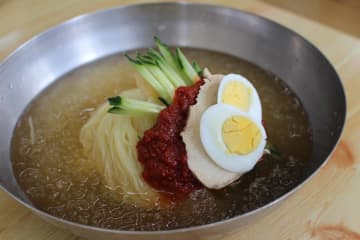 31日、韓国・SBSによると、慶尚南道・金海の飲食店で発生し1人の死者を出した集団食中毒で、店主に懲役1年執行猶予2年の判決が言い渡された。